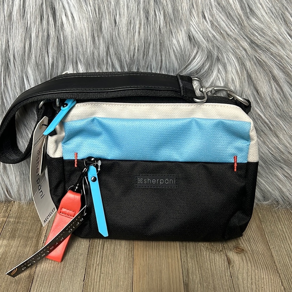 Sherpani Skye bag - NEW